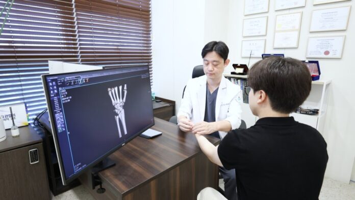 손목 결절종 수술, 혹 때문에 고민 중이신가요? 수술로 답을 찾아드립니다.