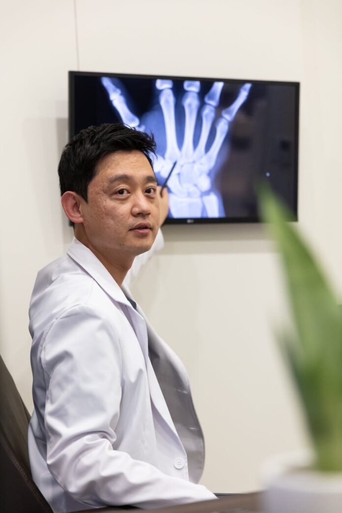 음식도 안 했는데 손목이 혹시 손목결절은 아닌가요