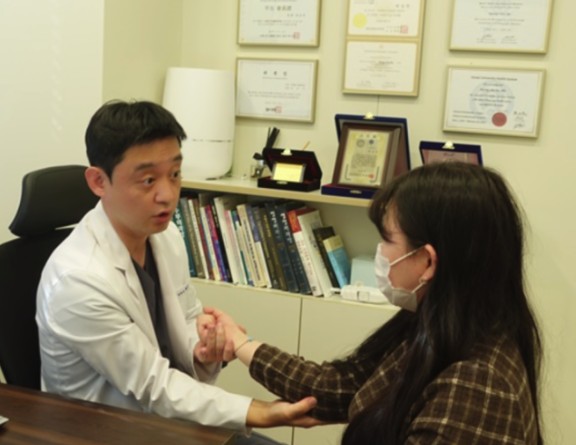 마곡동정형외과 검지손가락 통증 회복보다 후회가 먼저입니다